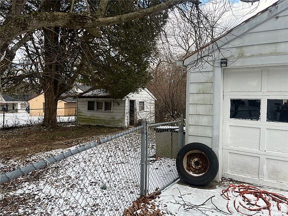 4th image of 1532 Hanes Rd