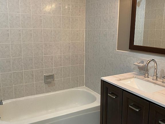 4th image of 100 Woodland Ave #1