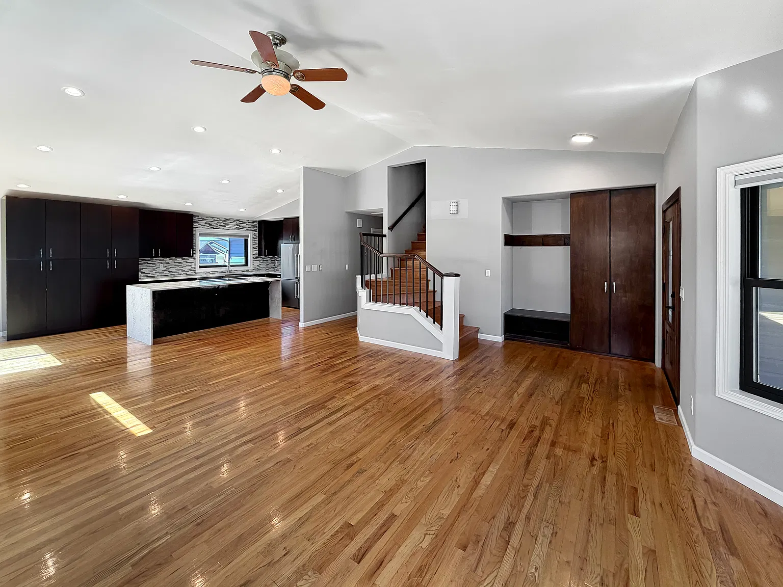5 bed, 2258 sqft, $3,800 — Photo 3
