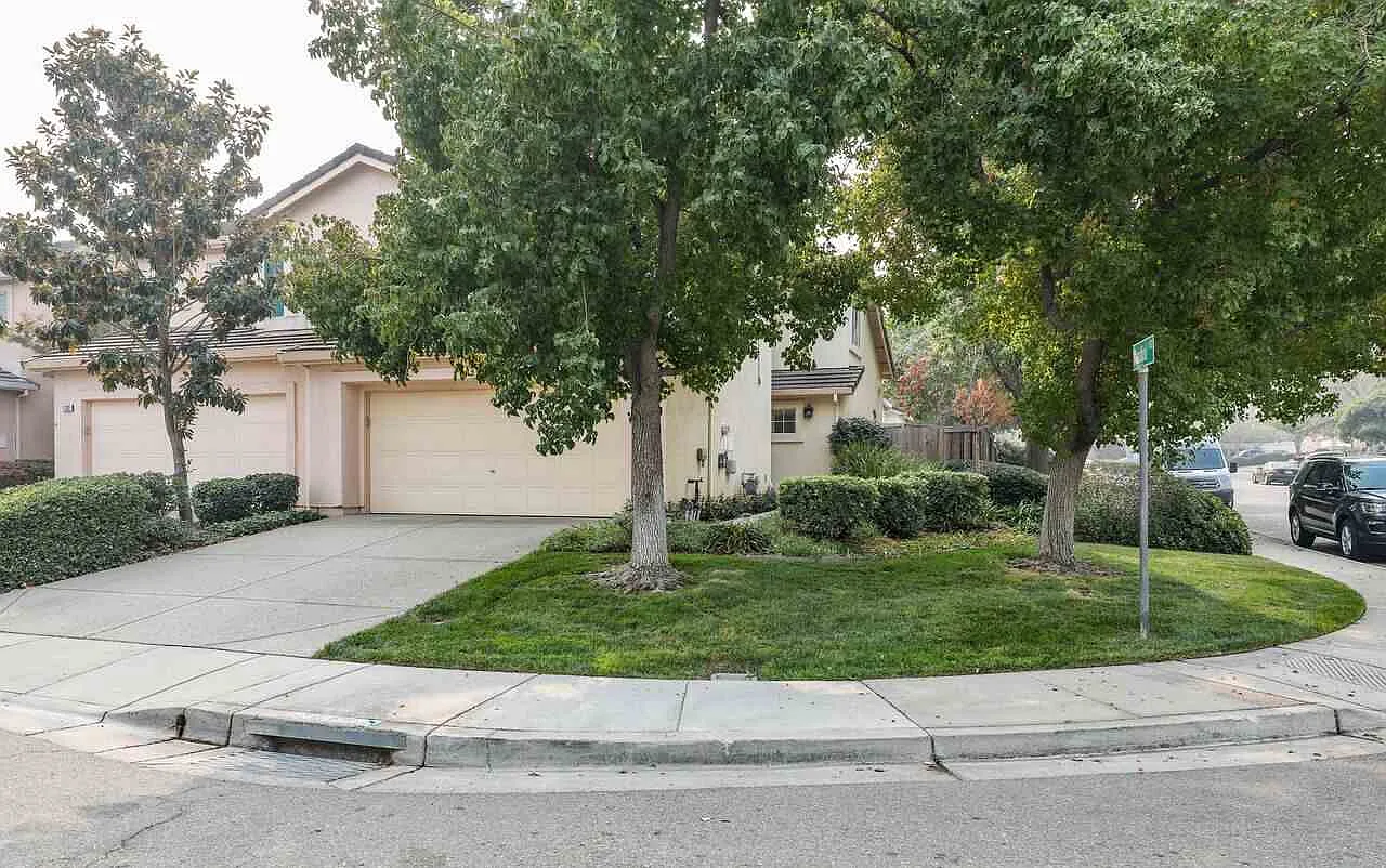 1700 Periwinkle Way photo 1