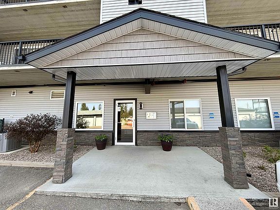 2nd image of 4614B Lakeshore Dr #201
