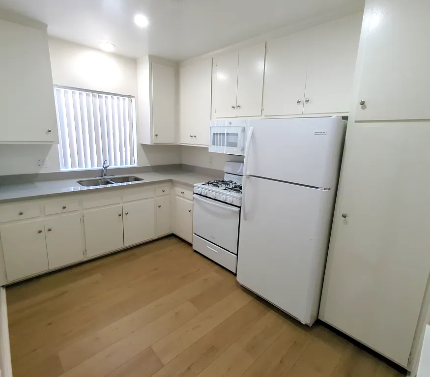 6804 Baird Ave — Photo 3