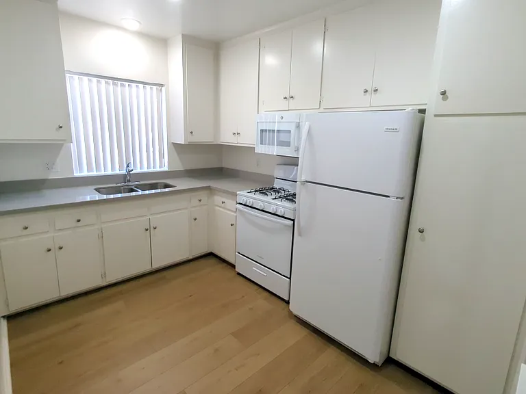 6804 Baird Ave #17 — Photo 3