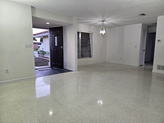 4th image of 13841 Joyce Dr