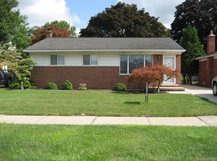 660 Cloverlawn Blvd, Lincoln Park, MI 48146