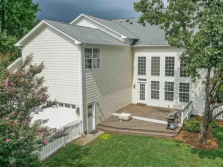 10400 Swerling Way — Photo 4