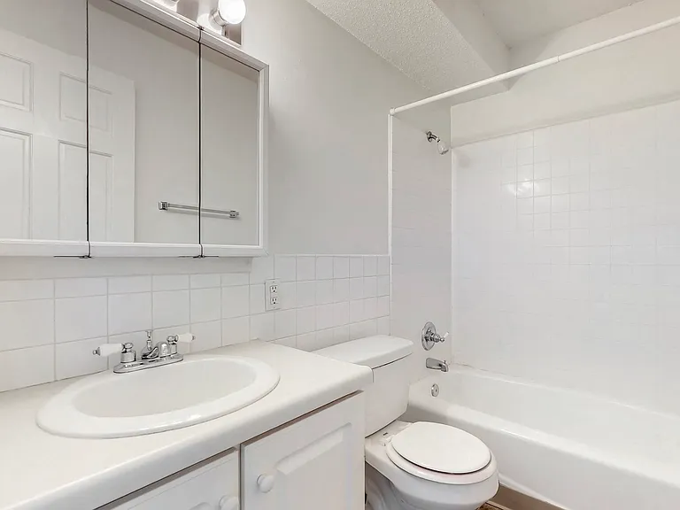 The 31st Street Apartments — Photo 30
