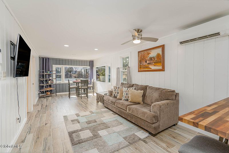 5th image of 15 Pond Way