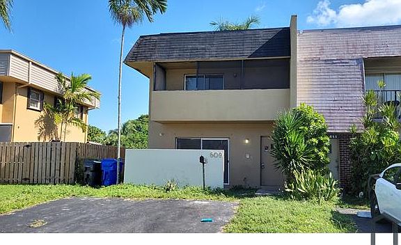 4th image of 609 SW 79th Ter