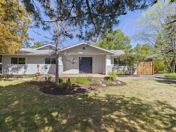 2182 NE Edgewood St, Bend, OR 97701