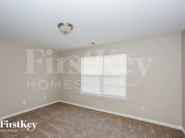 4915 Abercromby St — Photo 14