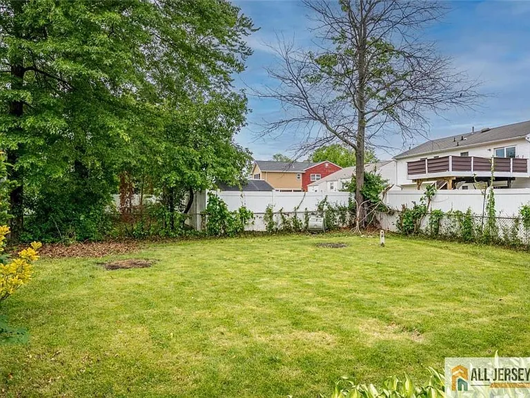 42 Hyde Ave — Photo 10