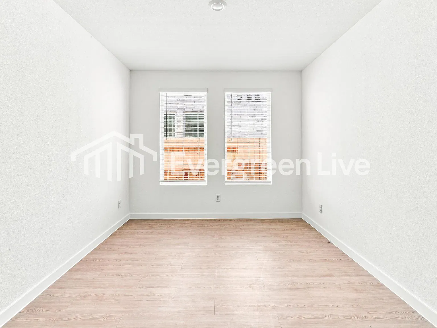 4 bed, 2.0 bath, 2081 sqft, $2,190 — Photo 3