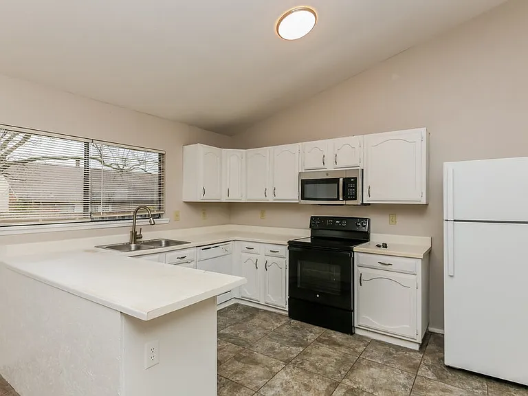 3913 Horizon Pl — Photo 7