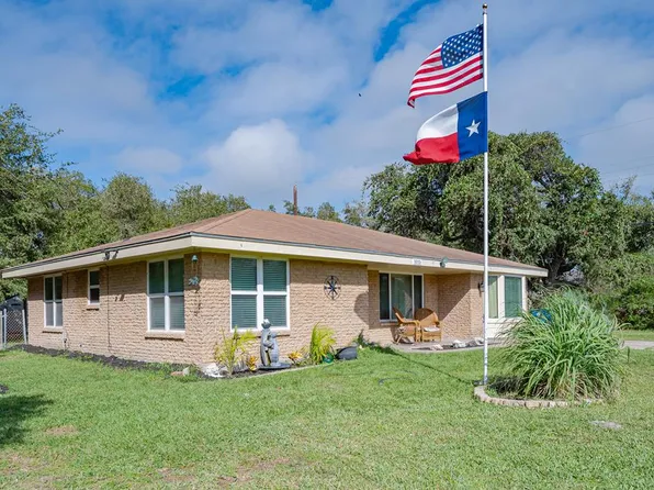 1015 Raven Dr, Rockport, TX 78382