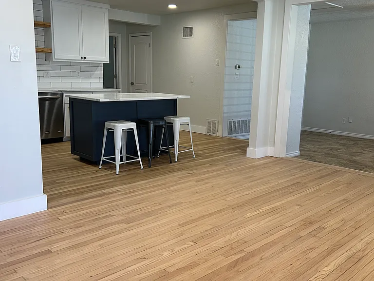 472 Dresden Dr — Photo 21