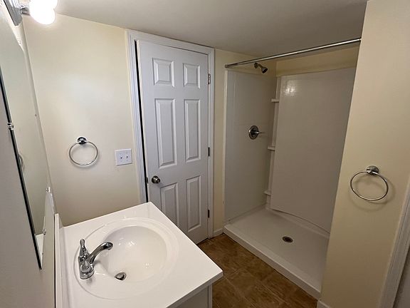5th image of 22431 Euclid St