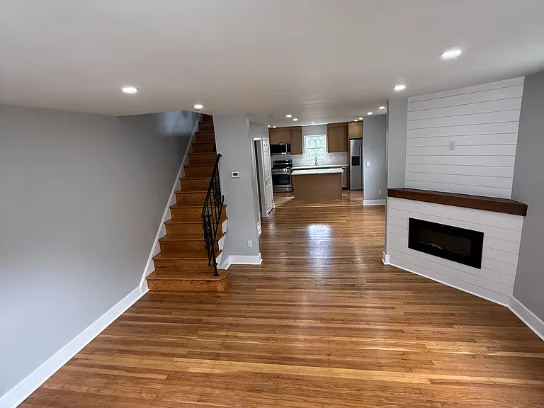 230 N Diamond St — Photo 4