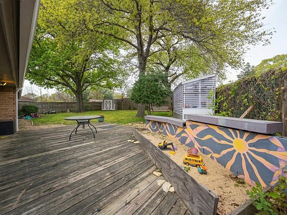 3rd image of 1205 Clover Hill Rd