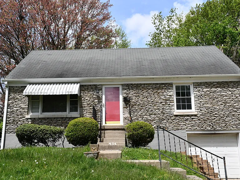 181 Saint James Dr — Photo 2