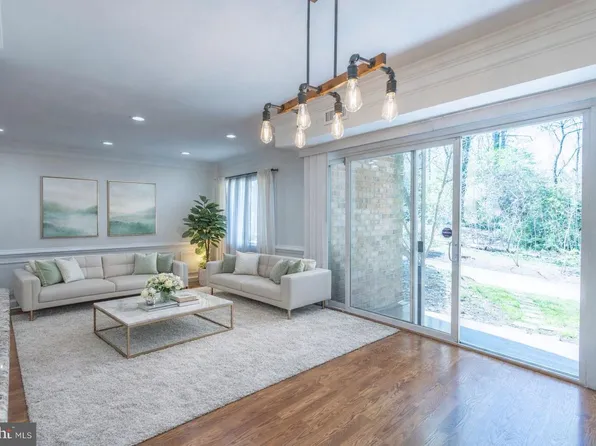 8000 Le Havre Pl APT 5, Falls Church, VA 22042