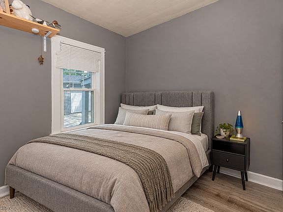 2nd image of 3571 Strathavon Rd #1