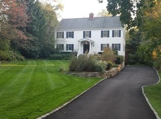 2 Glen Avon Dr, Riverside, CT 06878