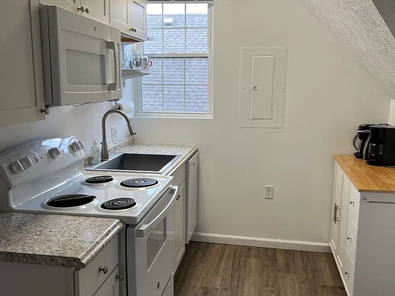 2132 Bellefontaine St #B — Photo 1
