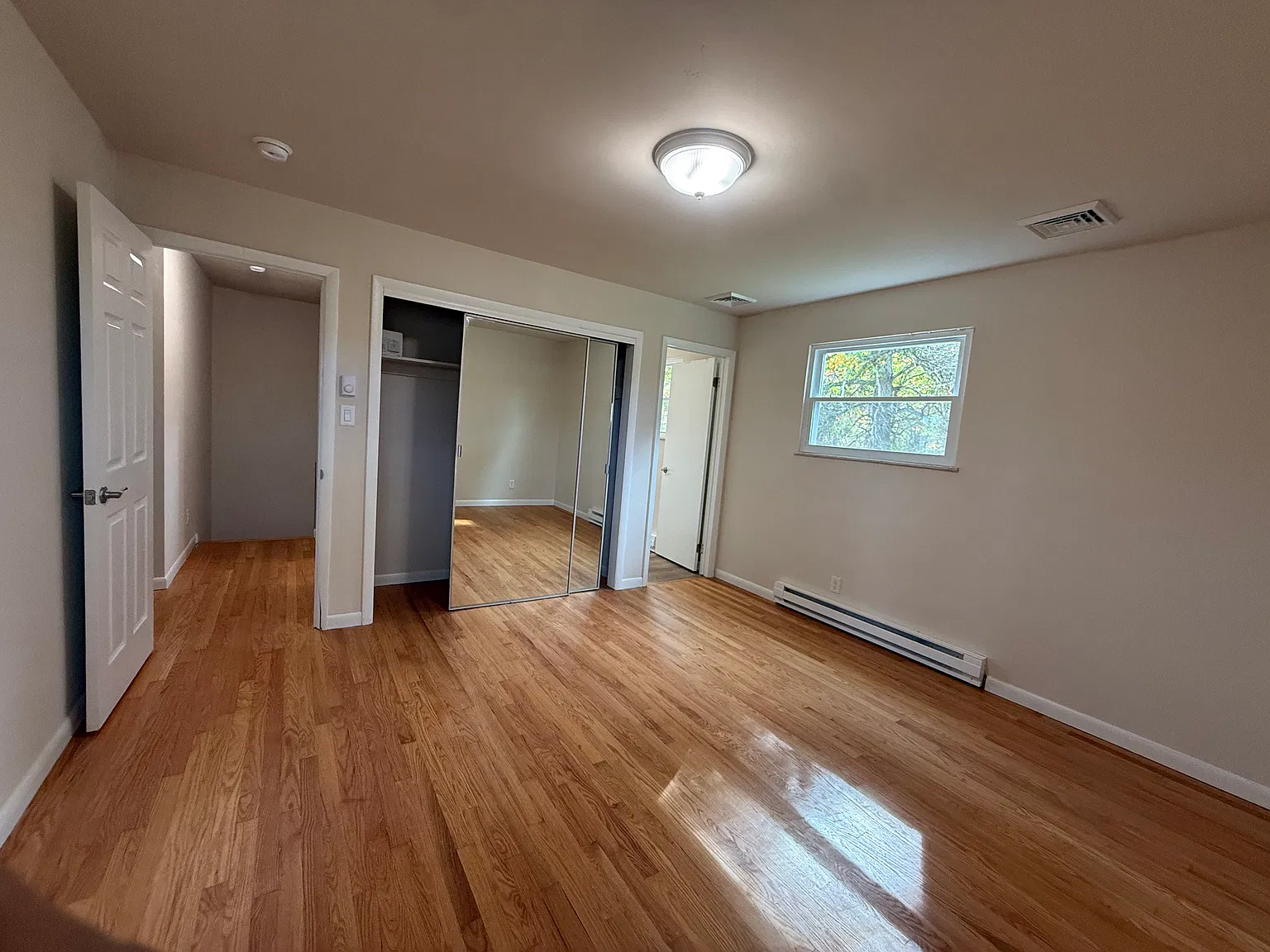 4 bed, 1944 sqft, $3,700 — Photo 2