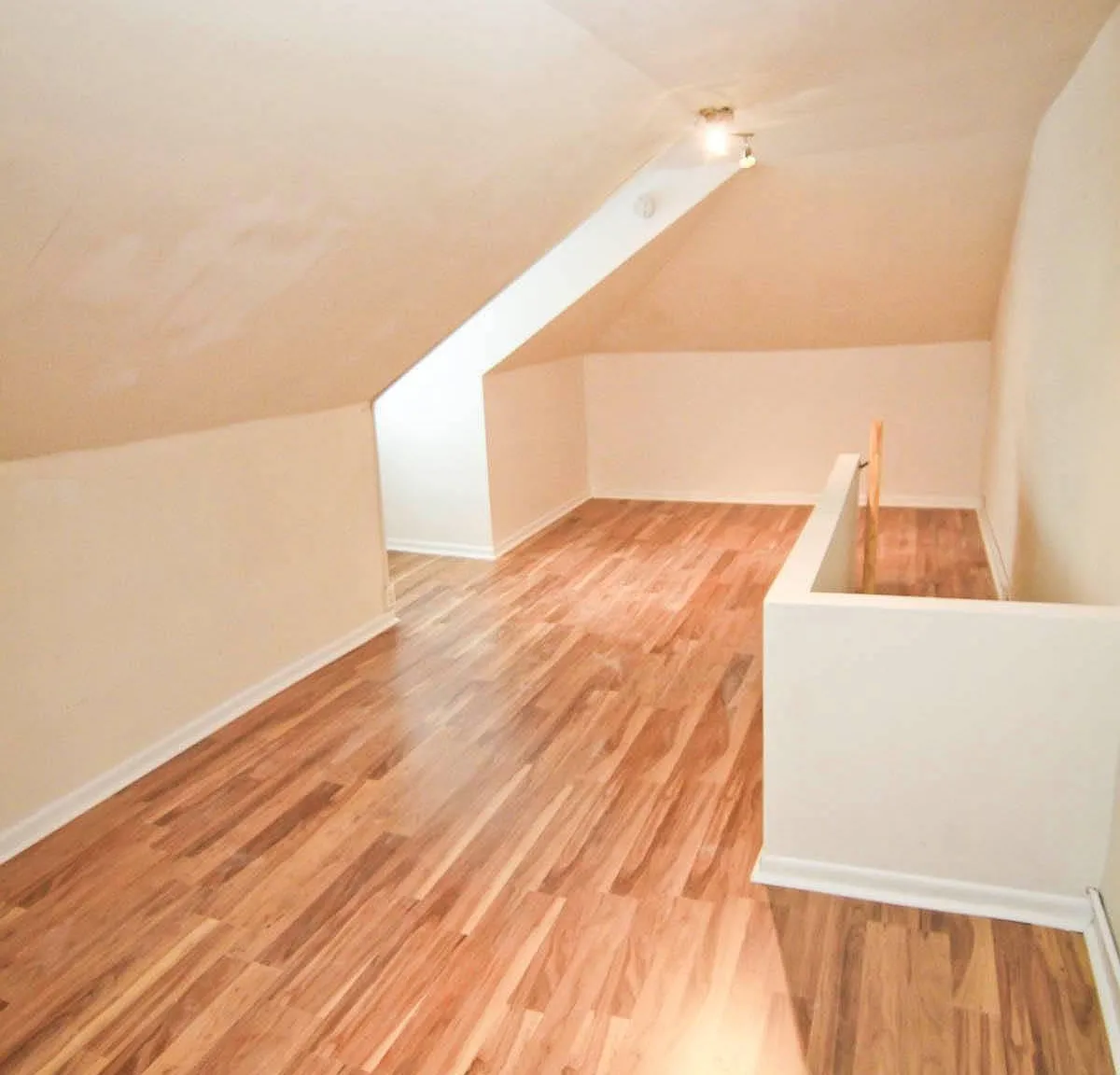 3 bed, 1000 sqft, $1,465 — Photo 2