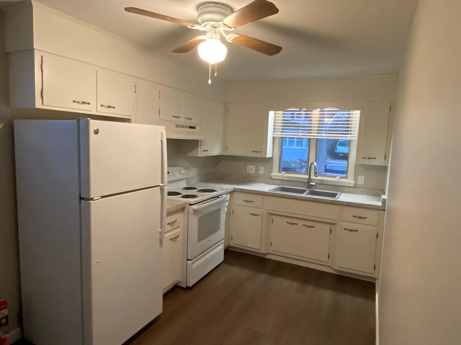 317 Cedar Pl — Photo 3