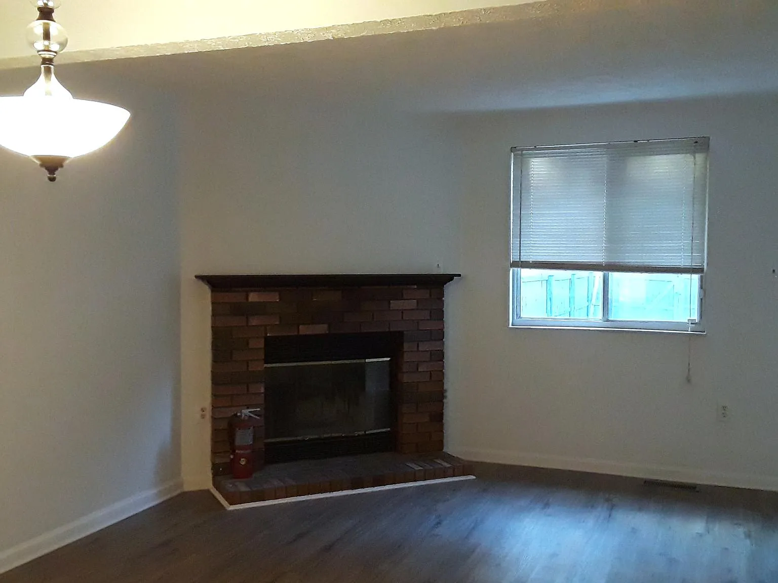 3 bed, 930 sqft, $2,560 — Photo 3