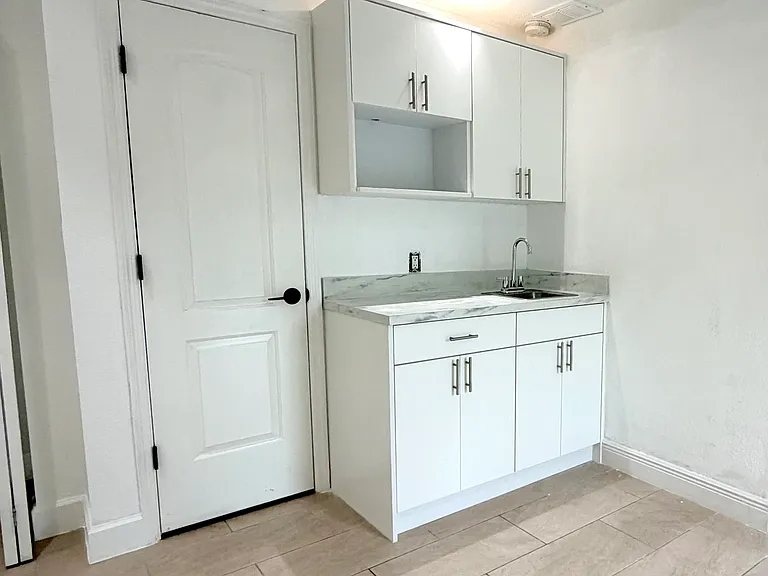 925 SW 94th Ave #1 — Photo 4