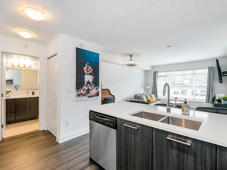 2525 Clarke St #502 — Photo 13