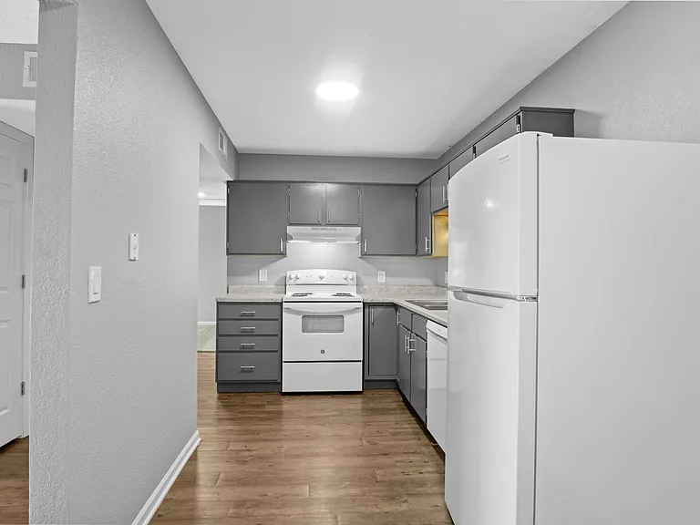 Callaway Villa Apartments — Photo 26