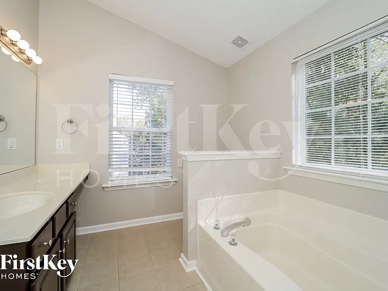 1059 Grandview Cir — Photo 11