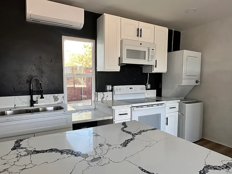 6545 Pine Ave #3 — Photo 1