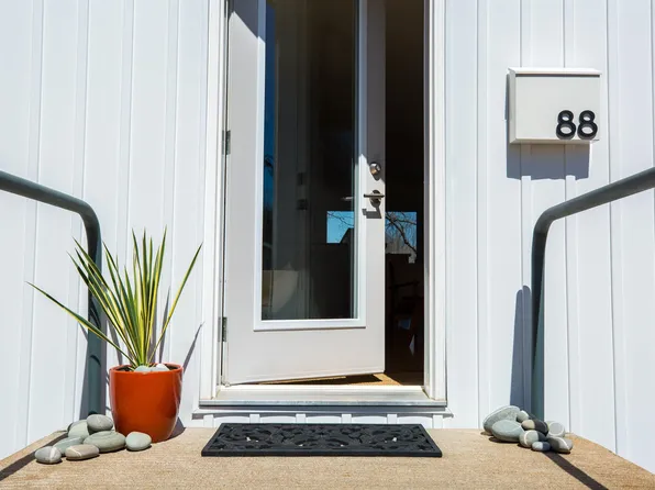 88 Hillcrest St, Bridgewater, NS B4V 1T3