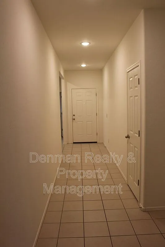 4 bed, 2.0 bath, 1804 sqft, $1,600 — Photo 2