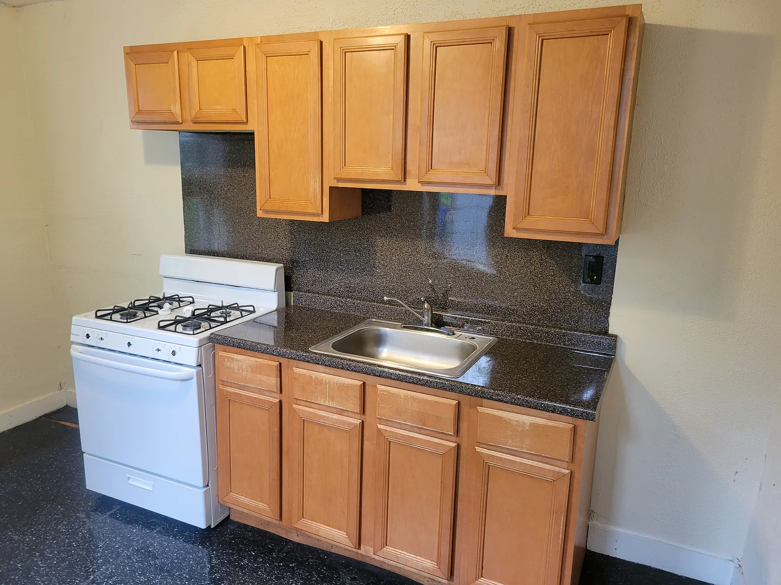 3 bed, 1284 sqft, $1,995 — Photo 3