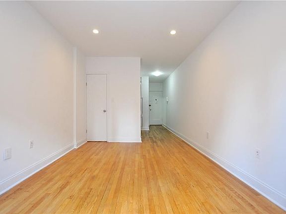 4th image of 312-320 W 23rd St #3N
