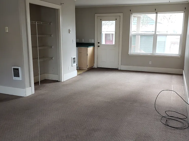 654 W 11th Aly — Photo 14