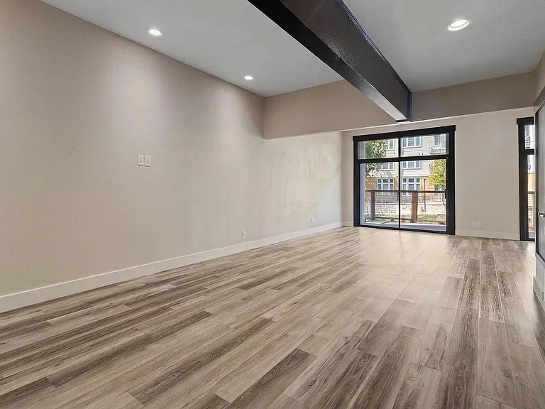 1023 Avenue B #1 — Photo 3