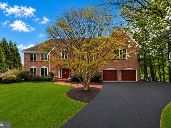 8601 Split Oak Cir, Bethesda, MD 20817