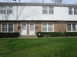 1929 Dewes St, Glenview, IL 60025