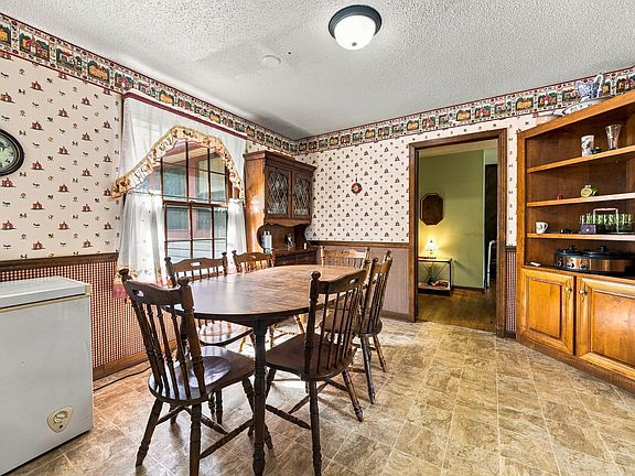 4th image of 215 Brookside Dr