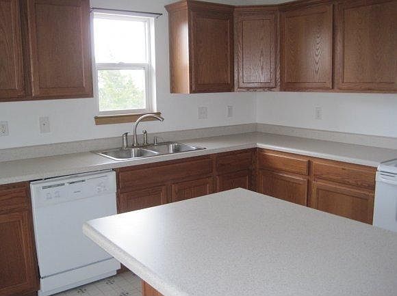 1st image of 8B Valley View Dr E