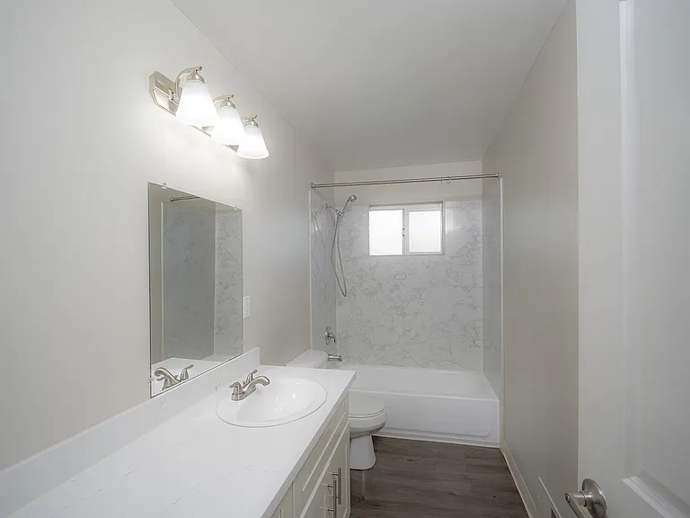 Palms #C-38 bath