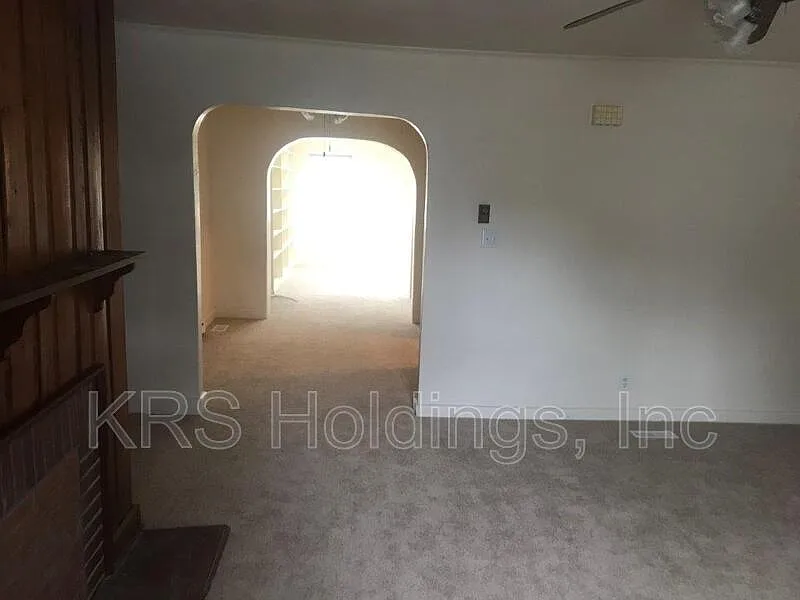 Building Photo - 211 Maycox Ave #B
