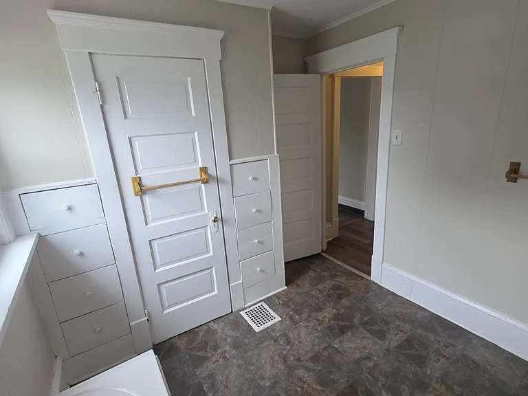 706 Greenfield Ave SW #2F — Photo 9